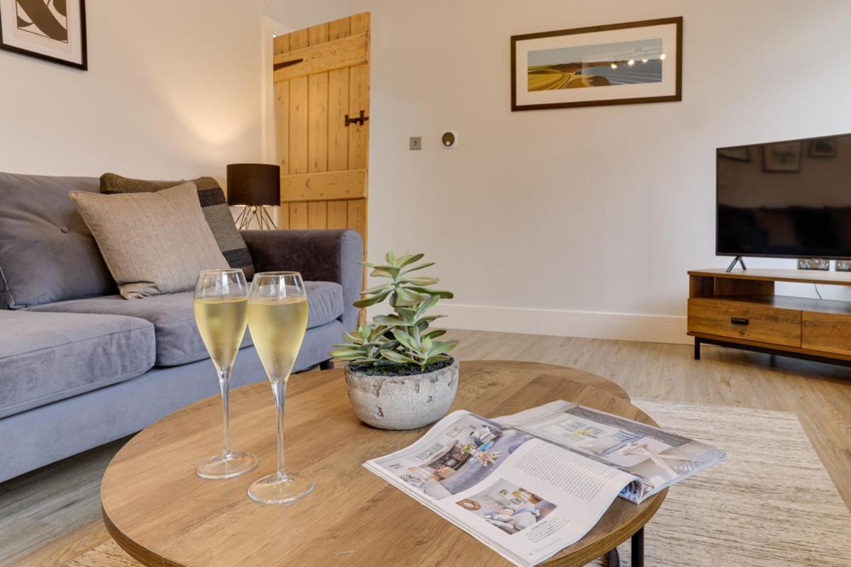 Beam End Snainton - Modern 2-Bedroom Stone Cottage Екстериор снимка